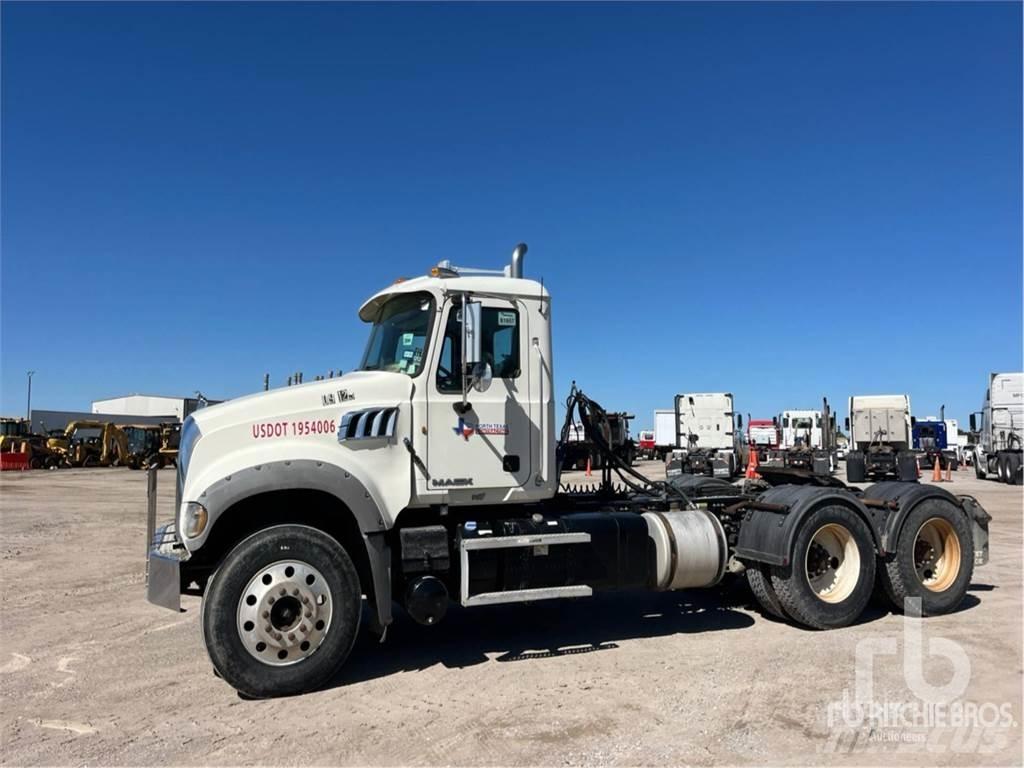 Mack GU713 Tracteur routier