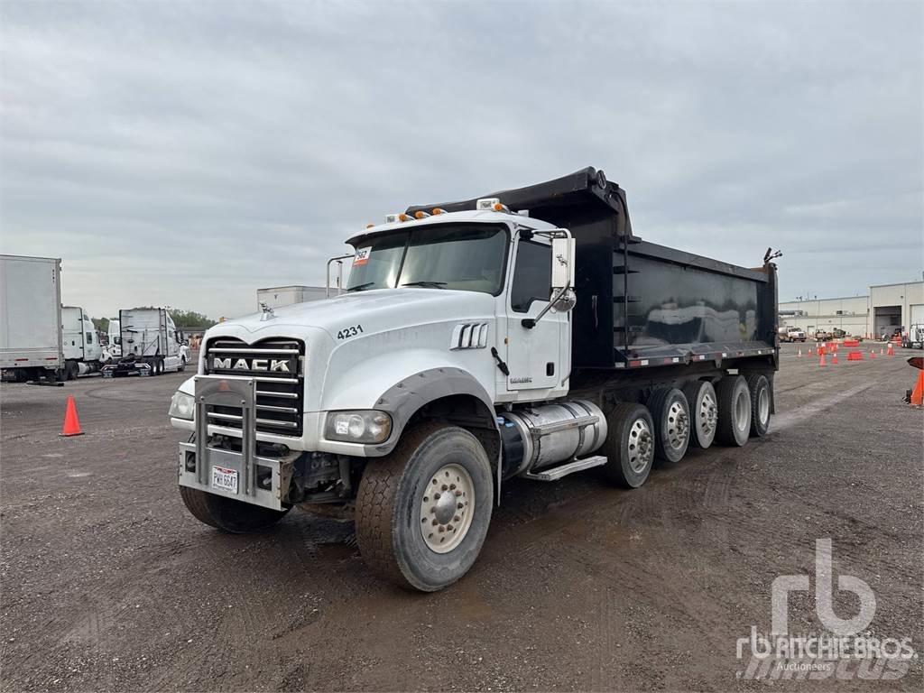 Mack GU713 Camion benne