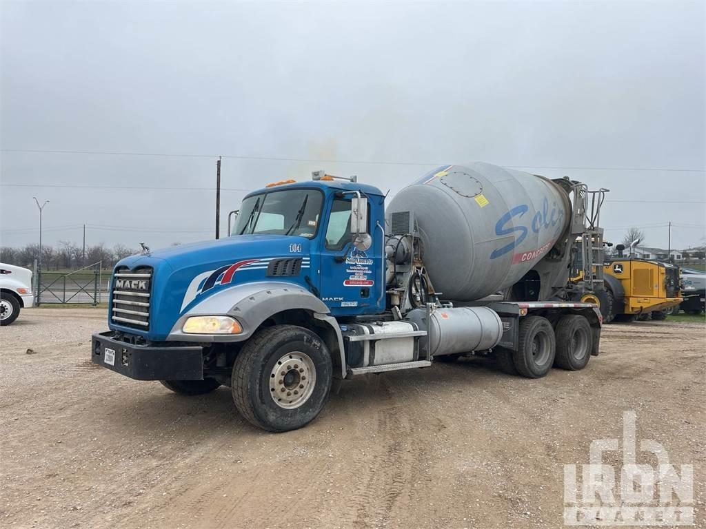 Mack GU813 Camion malaxeur