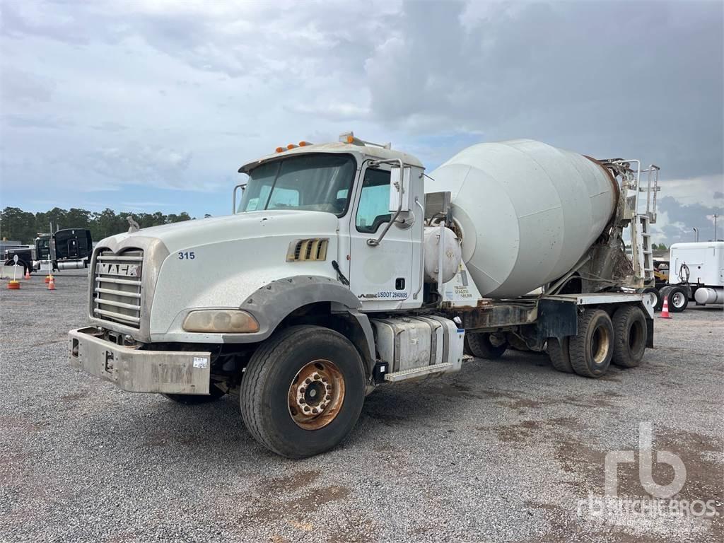 Mack GU813 Camion malaxeur