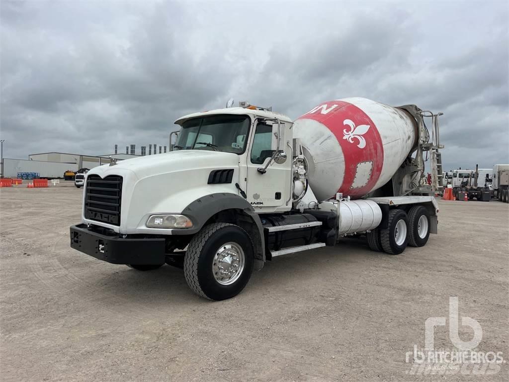 Mack GU813 Camion malaxeur