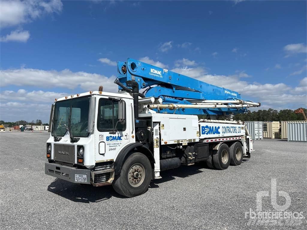 Mack MR688S Camion malaxeur