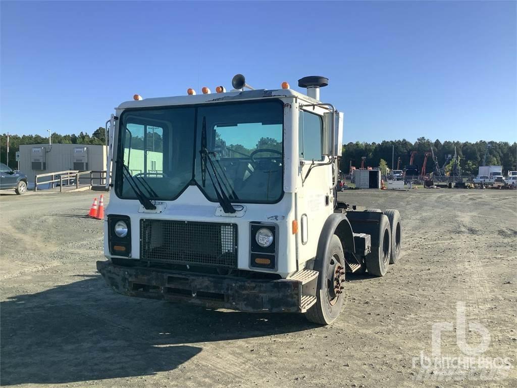 Mack MR688S Tracteur routier