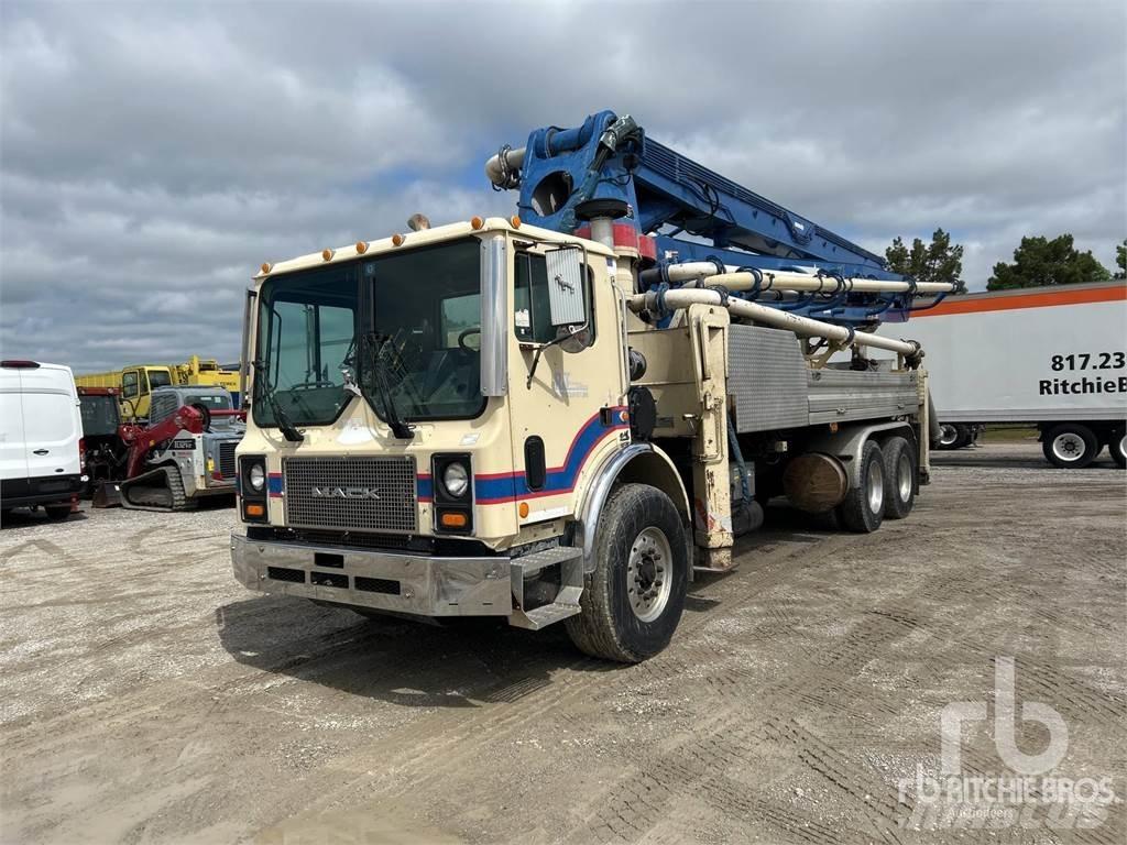 Mack MR688S Camion malaxeur