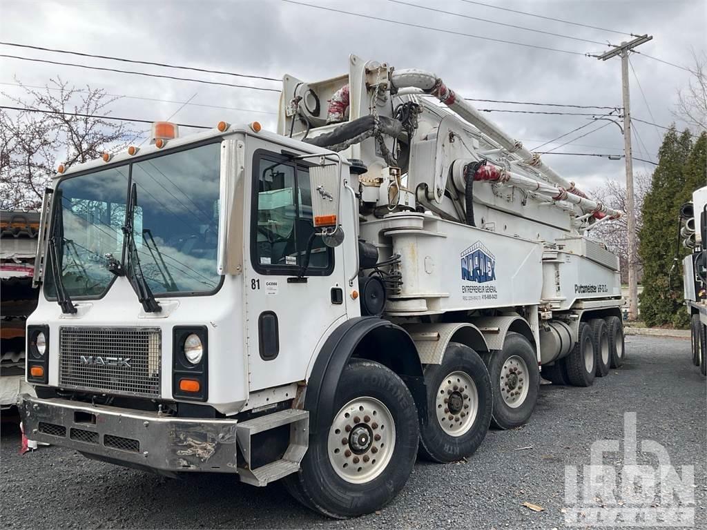 Mack MR688S Camion malaxeur