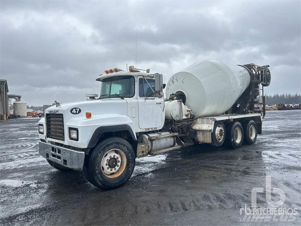 Mack RD690S Camion malaxeur