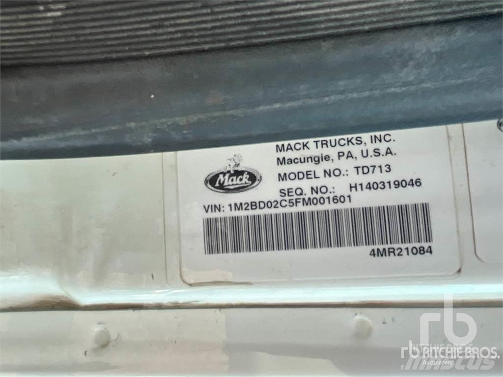 Mack TD713 Tracteur routier