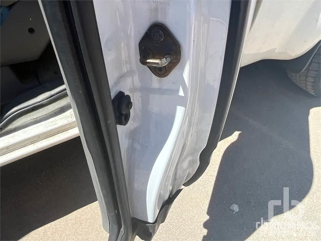 Nissan FRONTIER Utilitaire benne