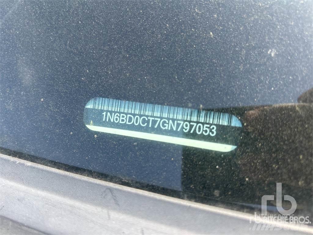 Nissan FRONTIER Utilitaire benne