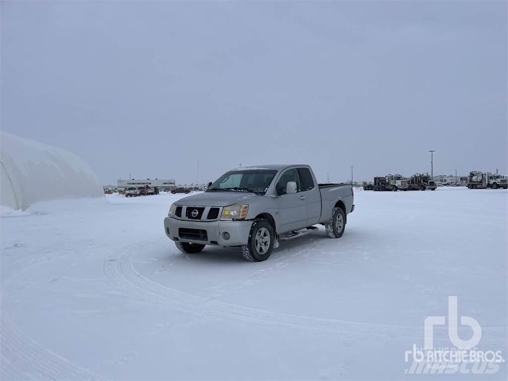 Nissan TITAN Utilitaire benne