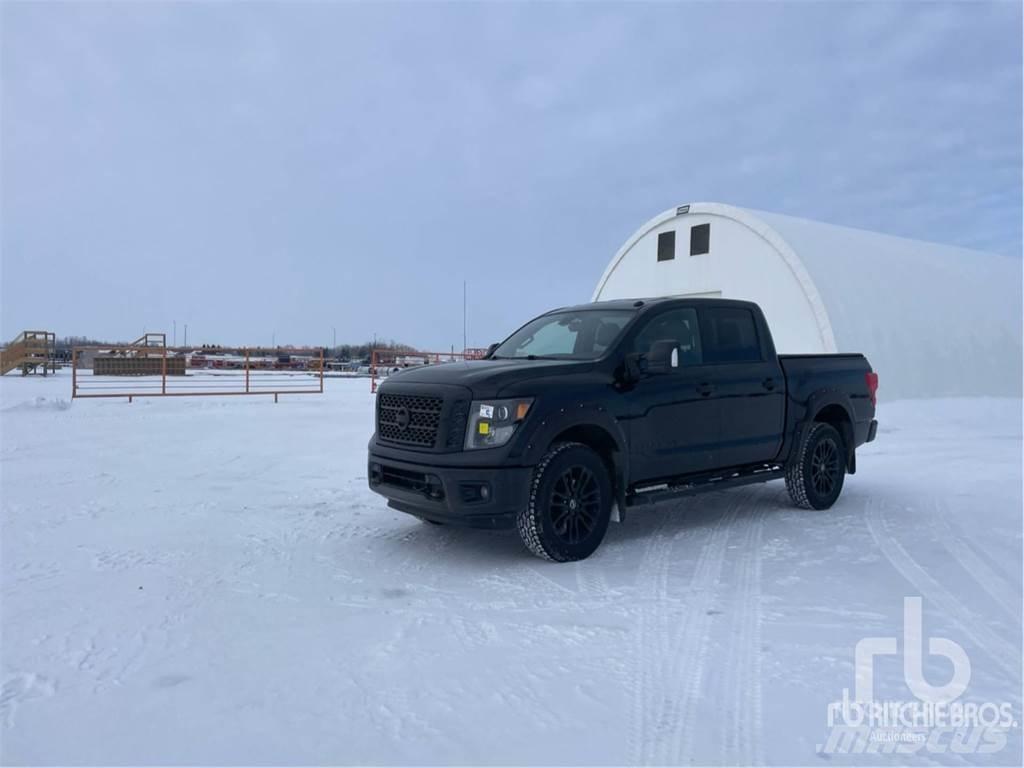 Nissan TITAN Utilitaire benne