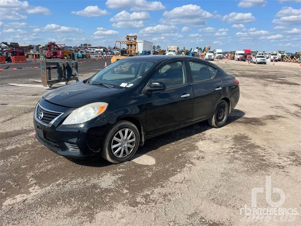Nissan VERSA Voiture