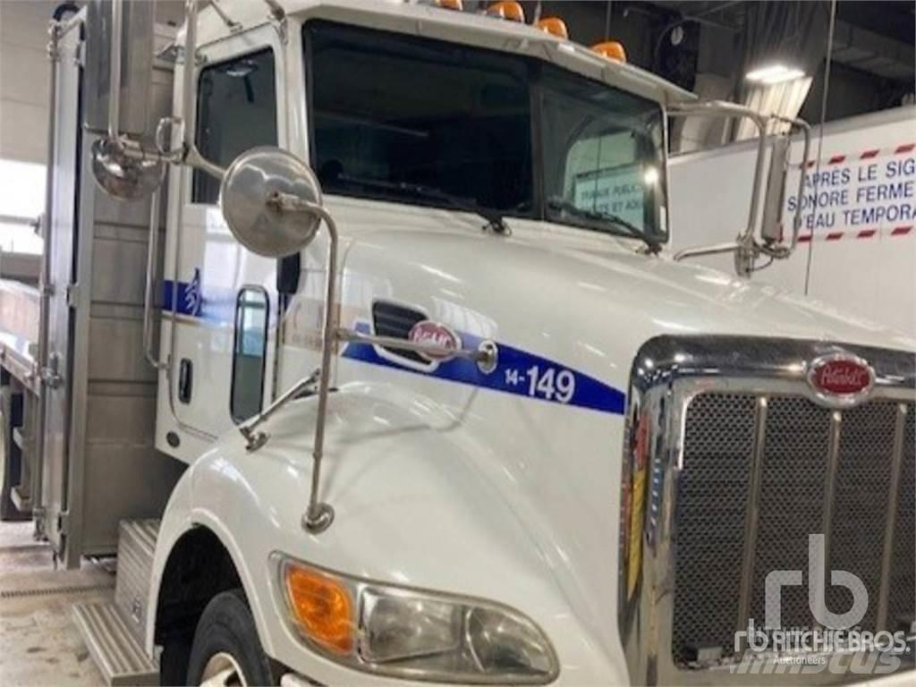 Peterbilt 330 Camion plateau