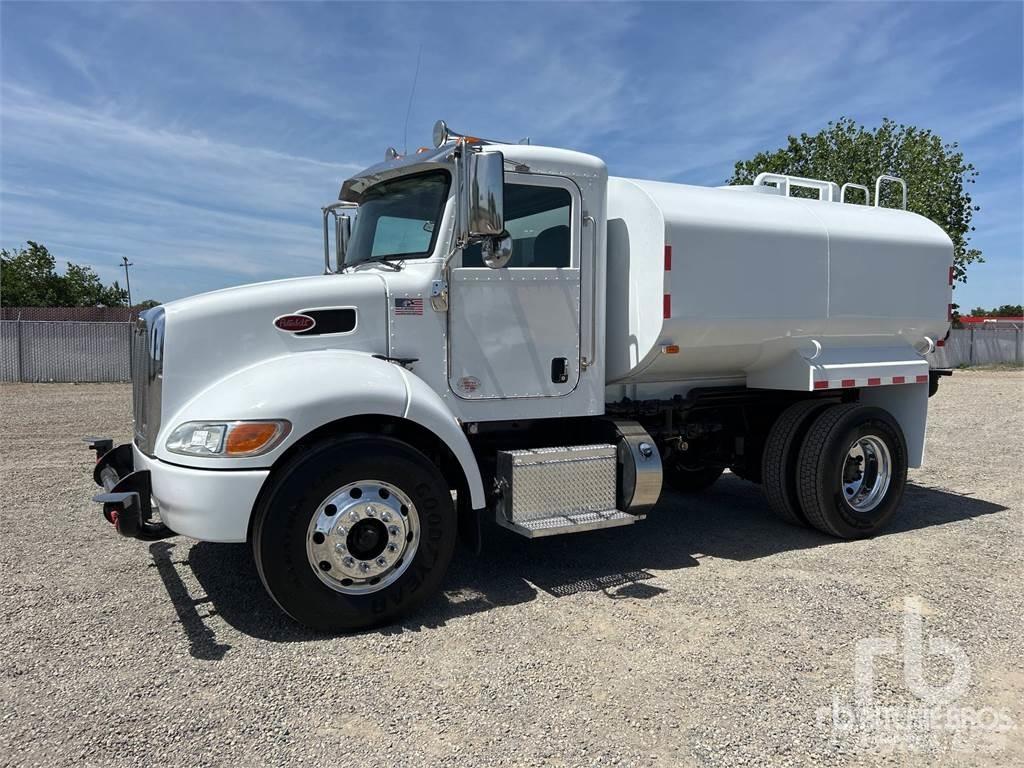 Peterbilt 337 Camion citerne à eau