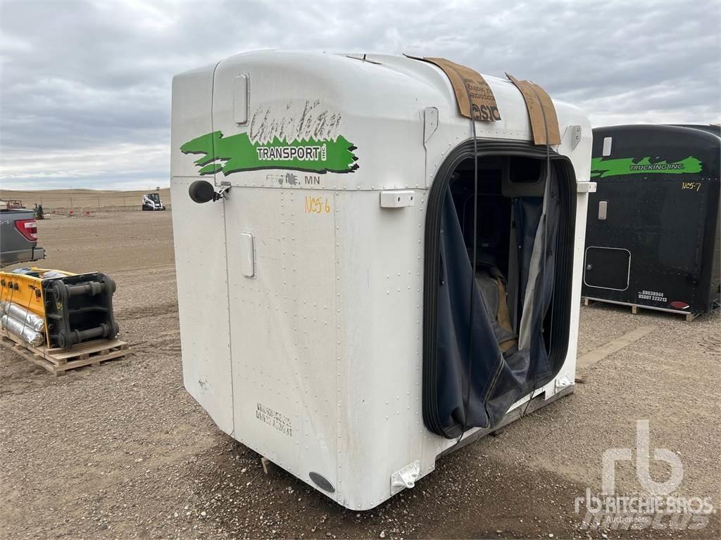 Peterbilt 48 in Cabines