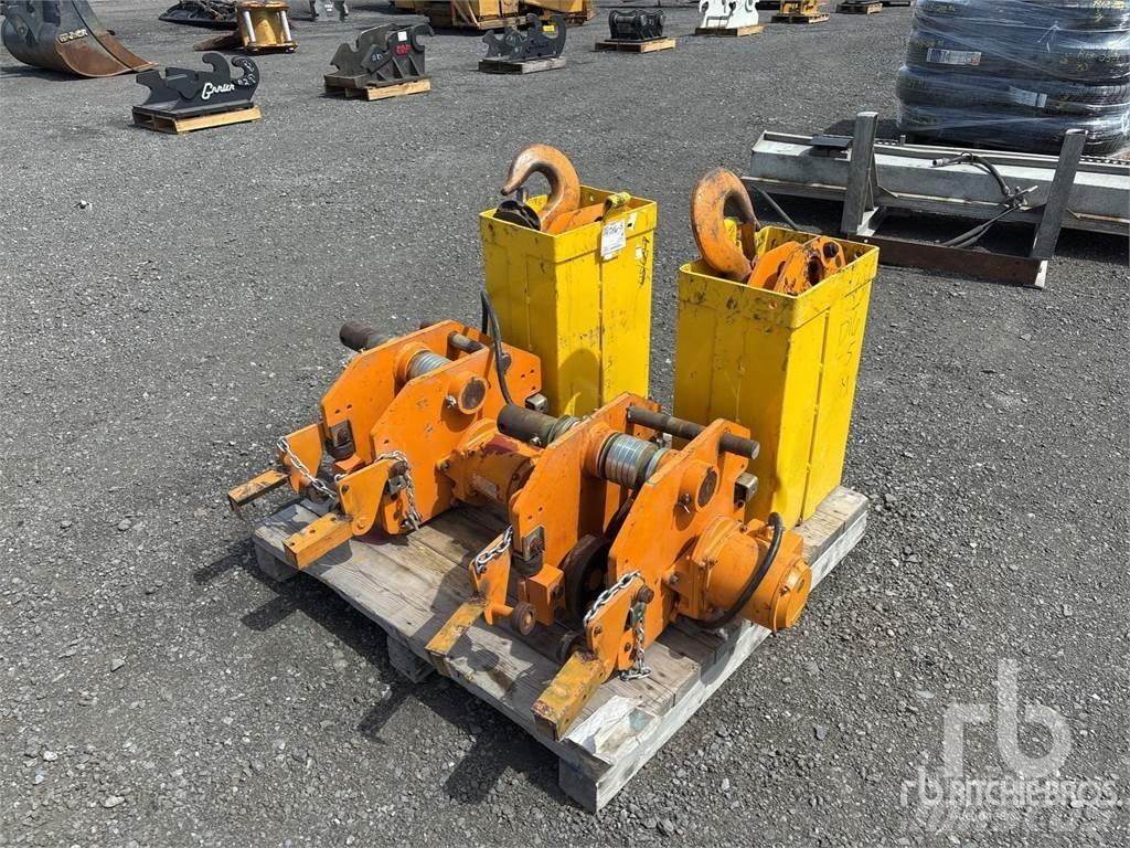  Quantity of (2) Accessoires et pièces pour grue