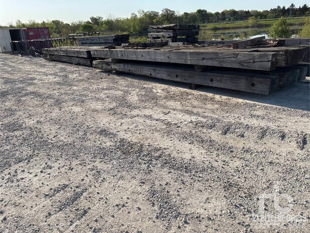  Quantity of (4) Accessoires et pièces pour grue