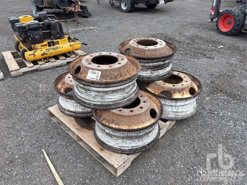  Quantity of (6) Pneus, roues et jantes