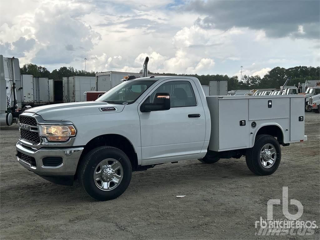 RAM 2500 Camions et véhicules municipaux