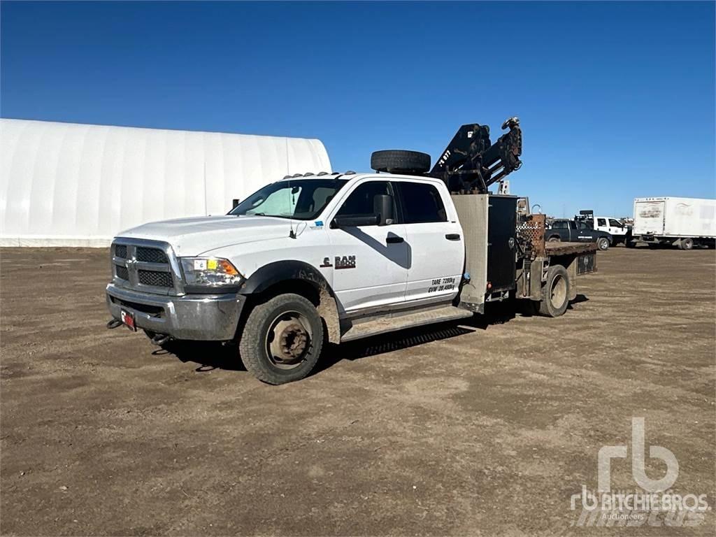 RAM 5500 Camion plateau ridelle avec grue