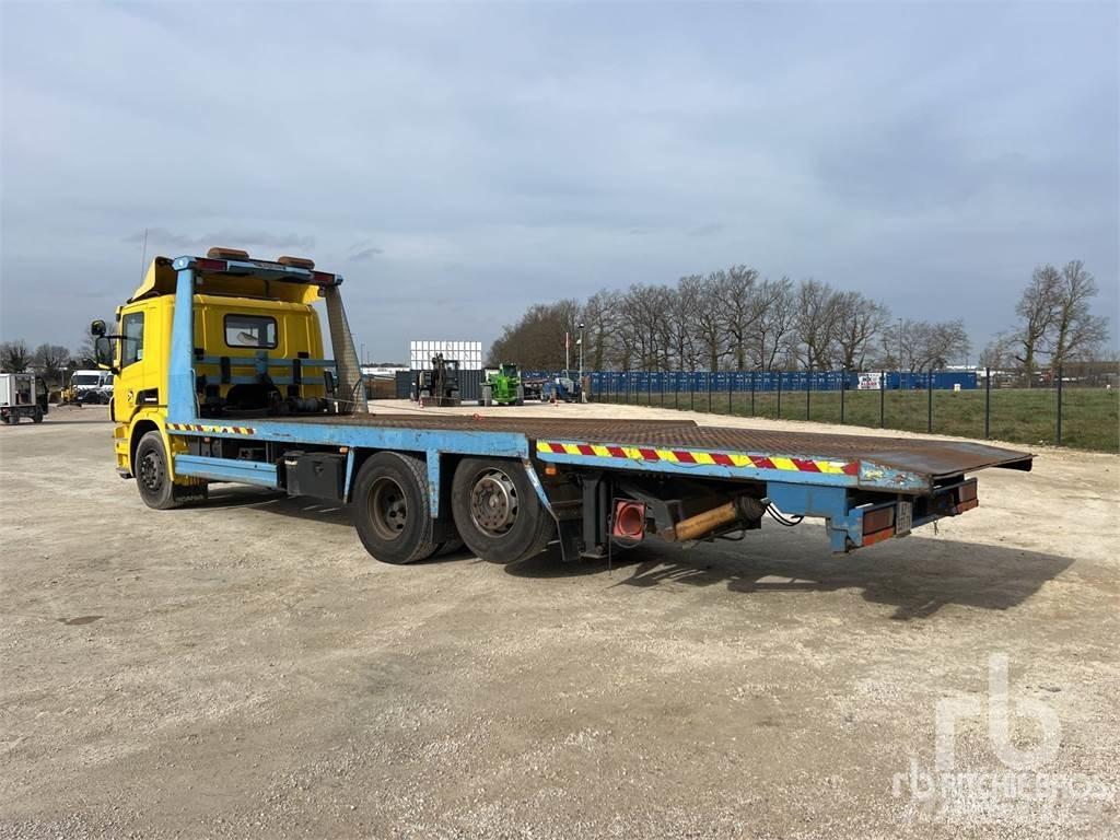 Scania P380 Camion plateau ridelle avec grue