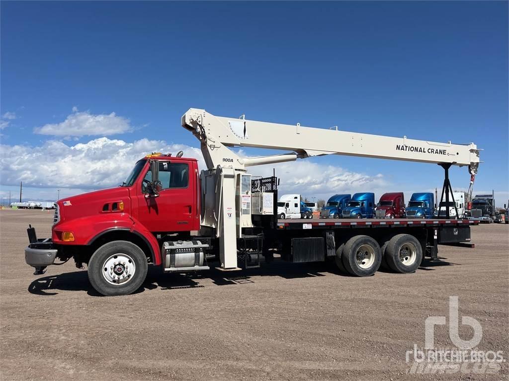 Sterling LT9500 Camion plateau ridelle avec grue