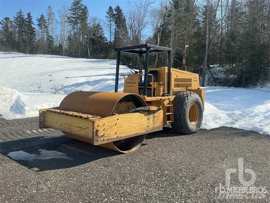  SUPER PAC 840P Compacteur de sol
