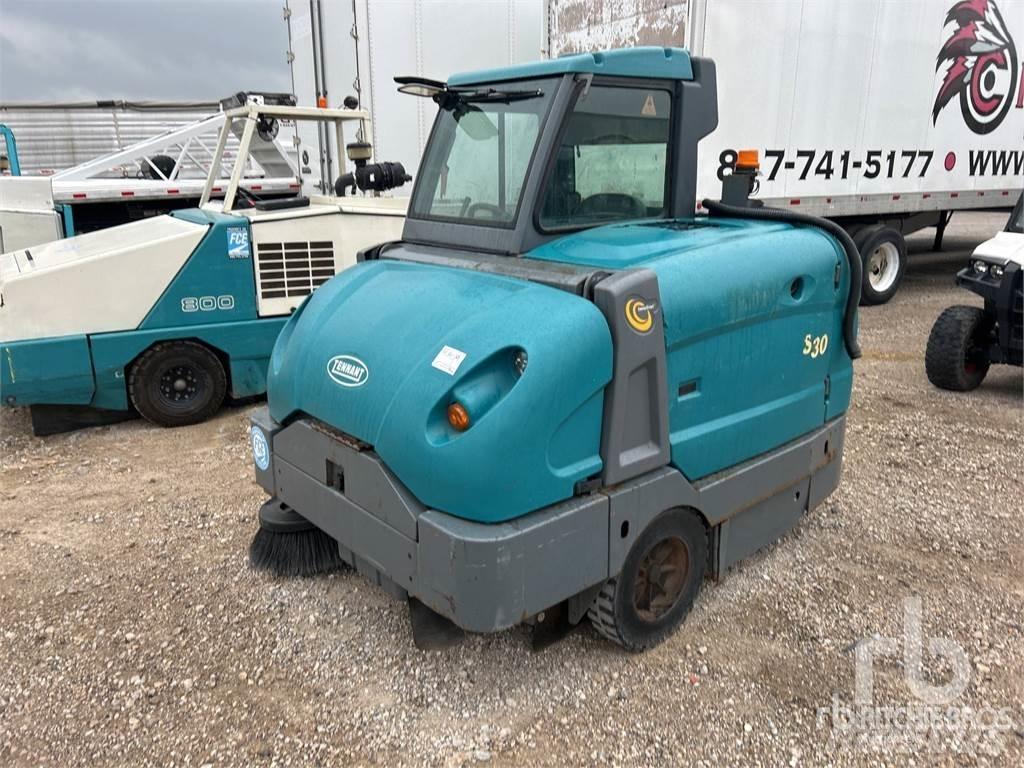 Tennant S30 Balayeuse / Autolaveuse