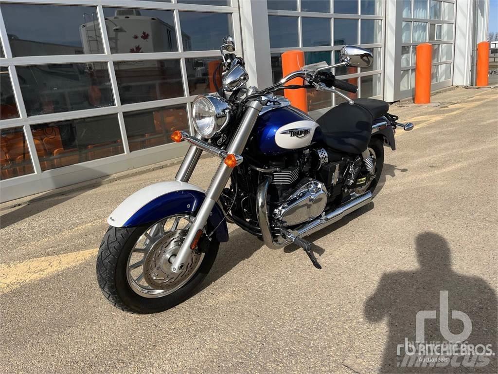 Triumph AMERICA Voiture