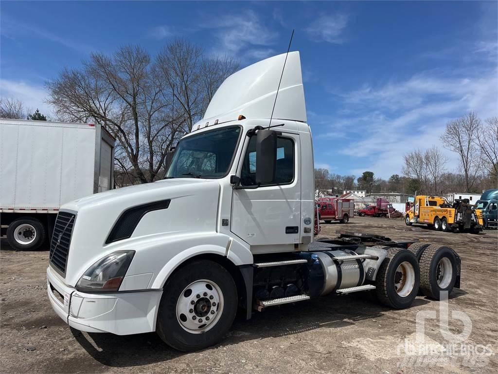 Volvo VNL300 Tracteur routier