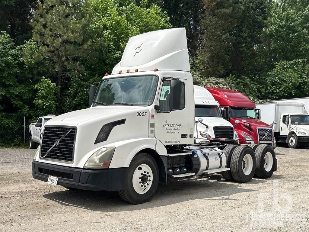 Volvo VNL300 Tracteur routier