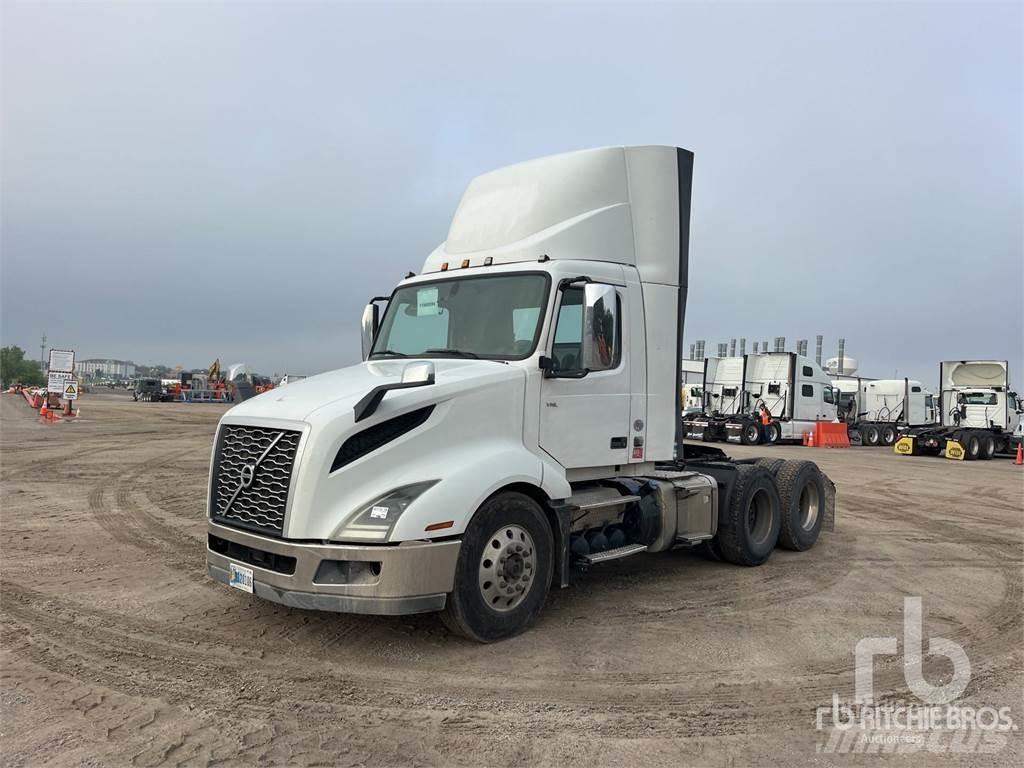 Volvo VNL300 Tracteur routier