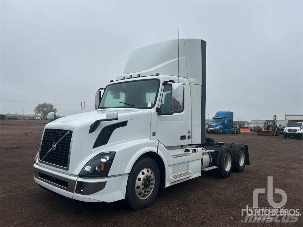 Volvo VNL64 Tracteur routier