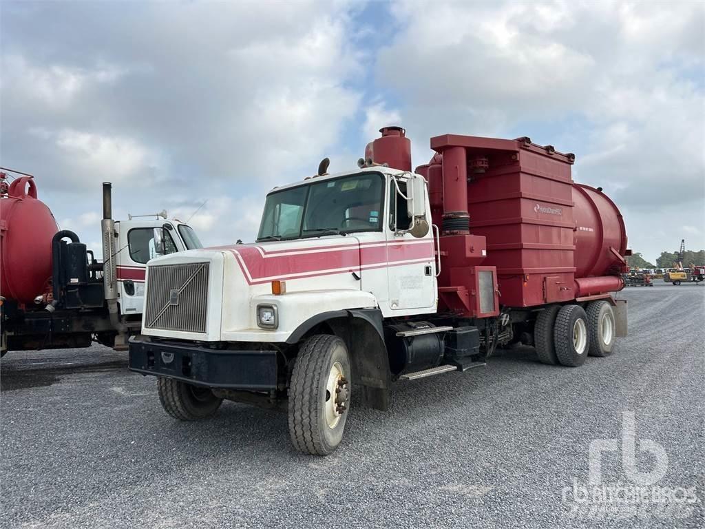 Volvo WG64F Camion aspirateur, Hydrocureur
