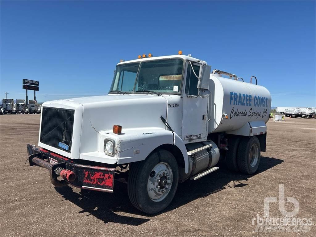 White GMC WG42T Camion citerne à eau