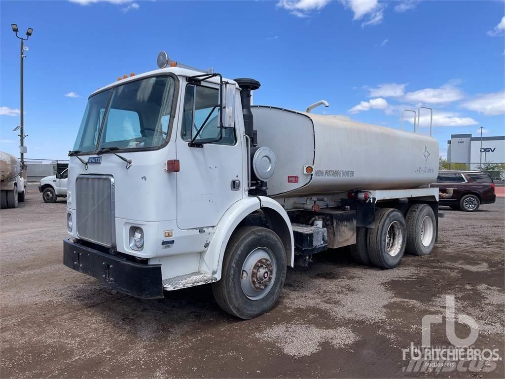 White/GMC WX Camion citerne à eau