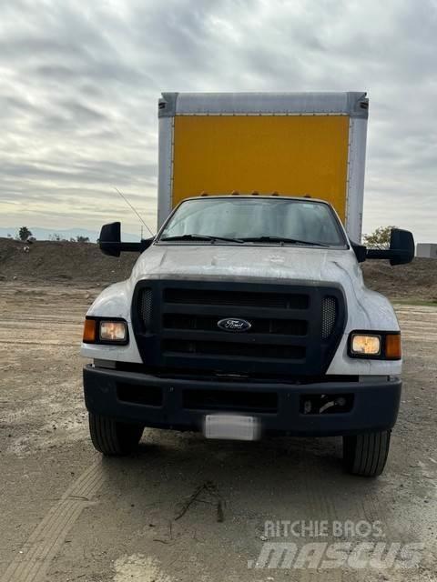 Ford F750 Camion Fourgon