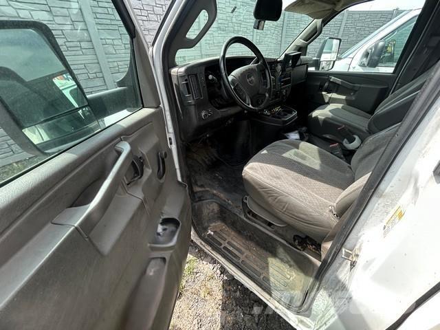 GMC Savana 4500 Camion Fourgon