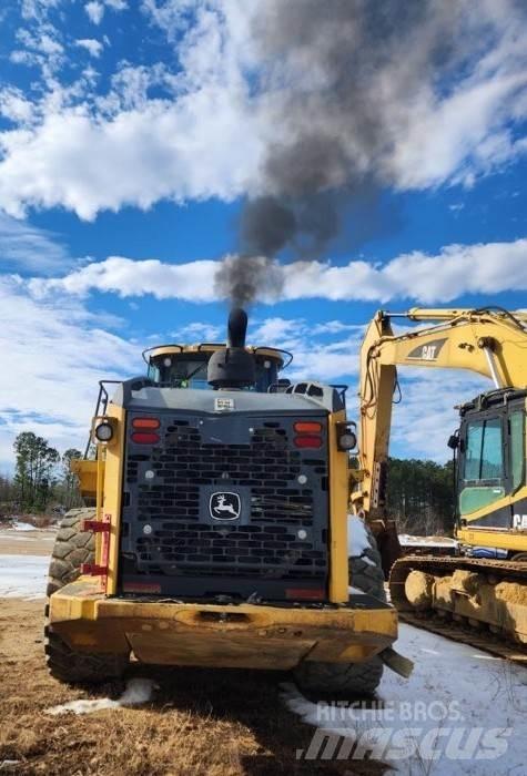 John Deere 824K Chargeuse sur pneus