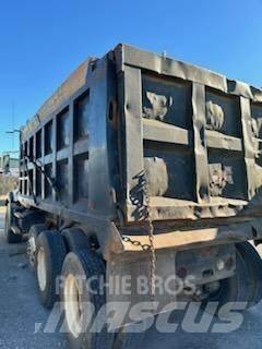 Mack CT713 Camion benne