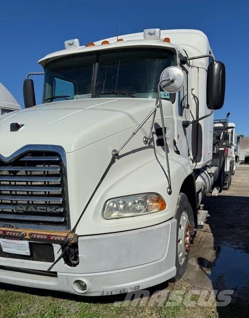 Mack CXU613 Tracteur routier