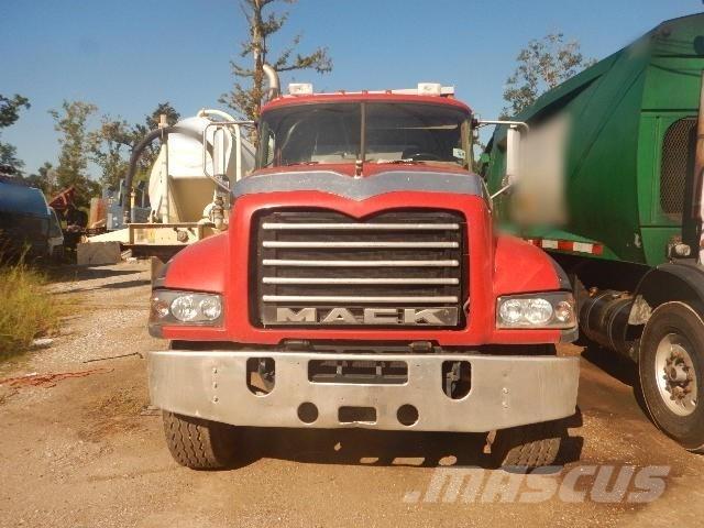 Mack GU713 Camion benne