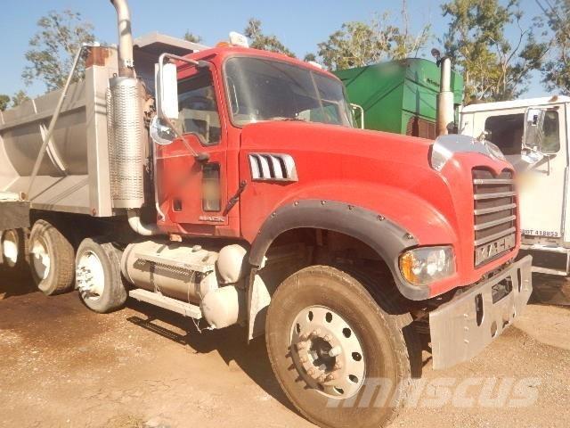 Mack GU713 Camion benne