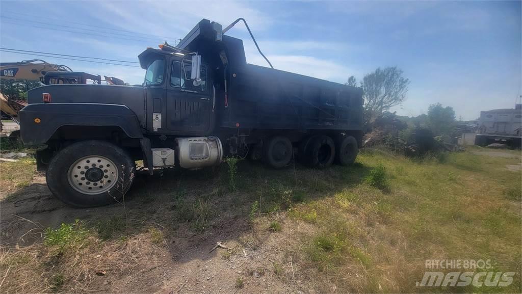 Mack RD6885 Camion benne