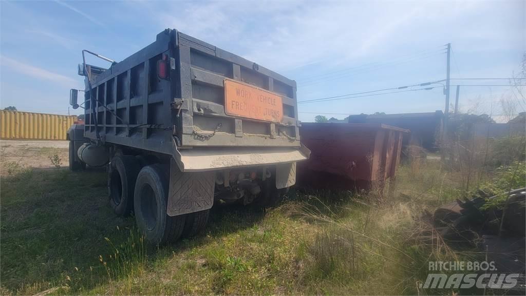 Mack RD6885 Camion benne