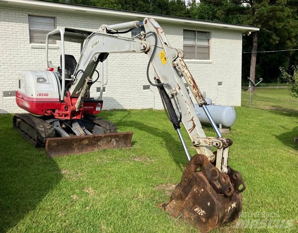 Takeuchi TB240 Mini pelle 7t-12t