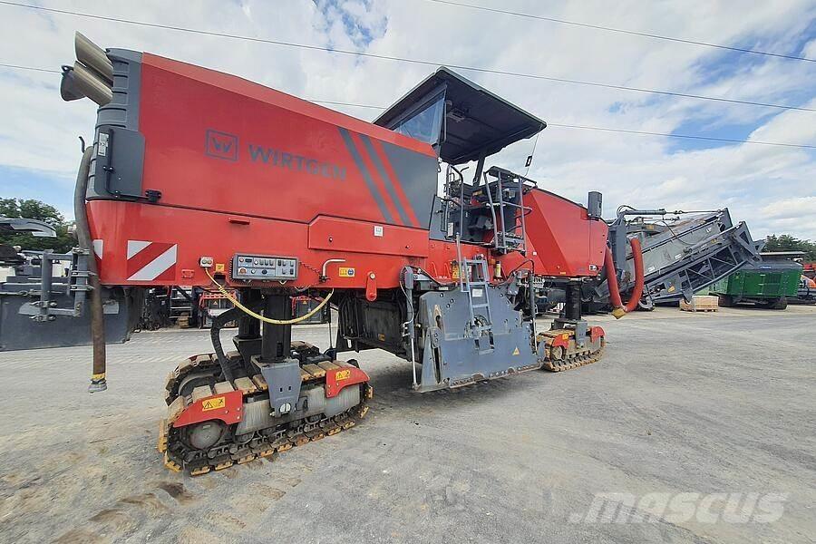 Wirtgen W 220 Fraiseuse à froid