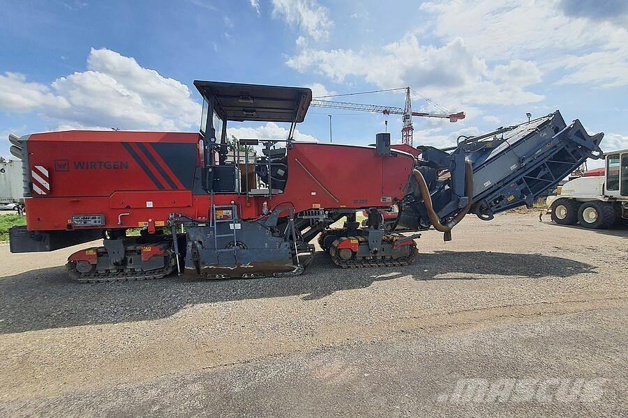 Wirtgen W 220 Fraiseuse à froid