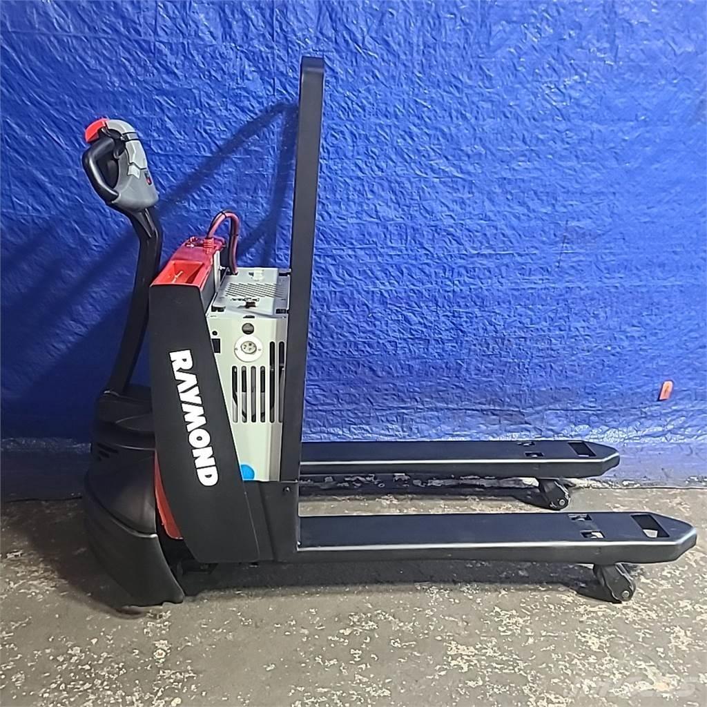 Raymond 102T-F45L Transpalette manuel