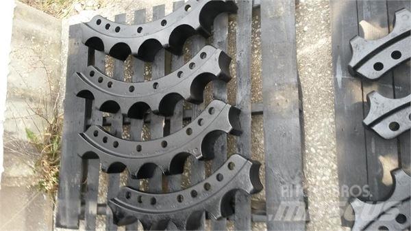 CAT 1366968 Chenilles